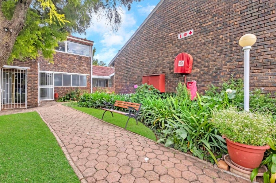 1 Bedroom Property for Sale in Linden Gauteng