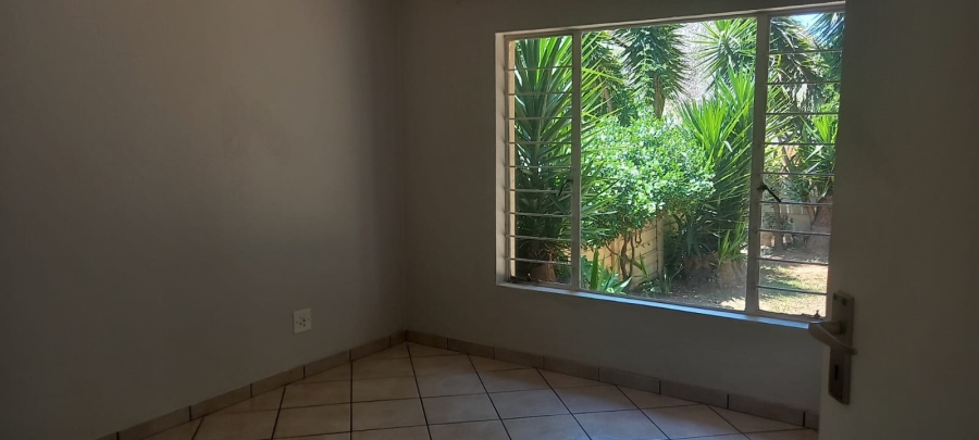 To Let 2 Bedroom Property for Rent in Fontainebleau Gauteng