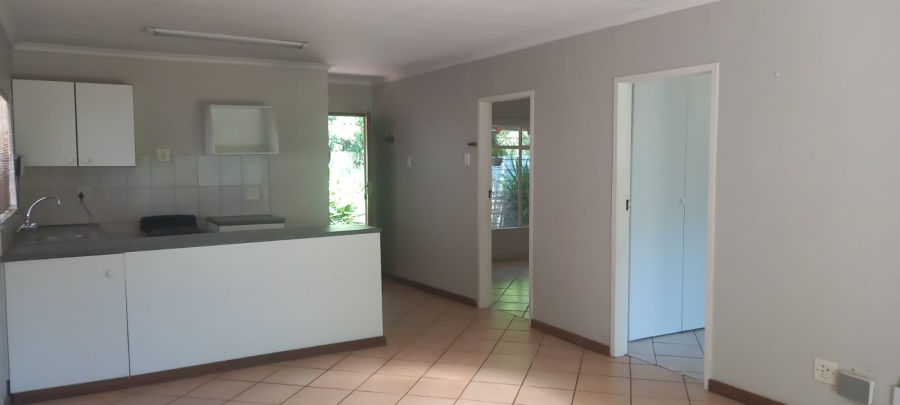 To Let 2 Bedroom Property for Rent in Fontainebleau Gauteng