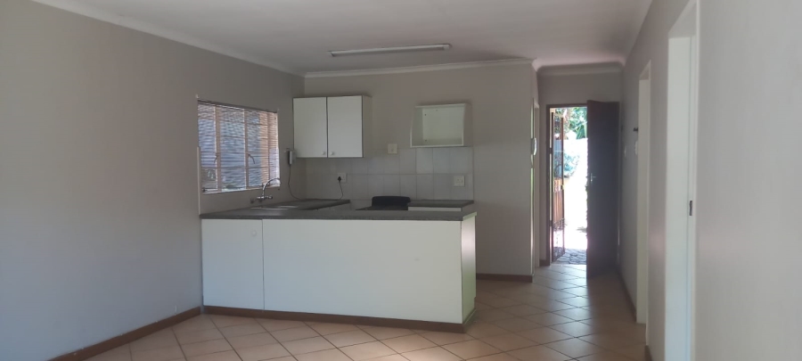 To Let 2 Bedroom Property for Rent in Fontainebleau Gauteng