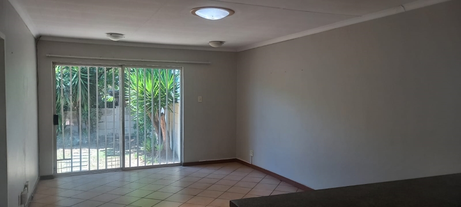 To Let 2 Bedroom Property for Rent in Fontainebleau Gauteng