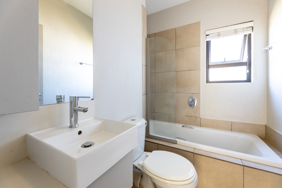 2 Bedroom Property for Sale in Broadacres Gauteng