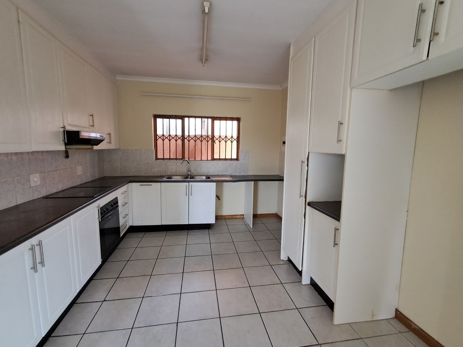 To Let 3 Bedroom Property for Rent in Noordwyk Gauteng