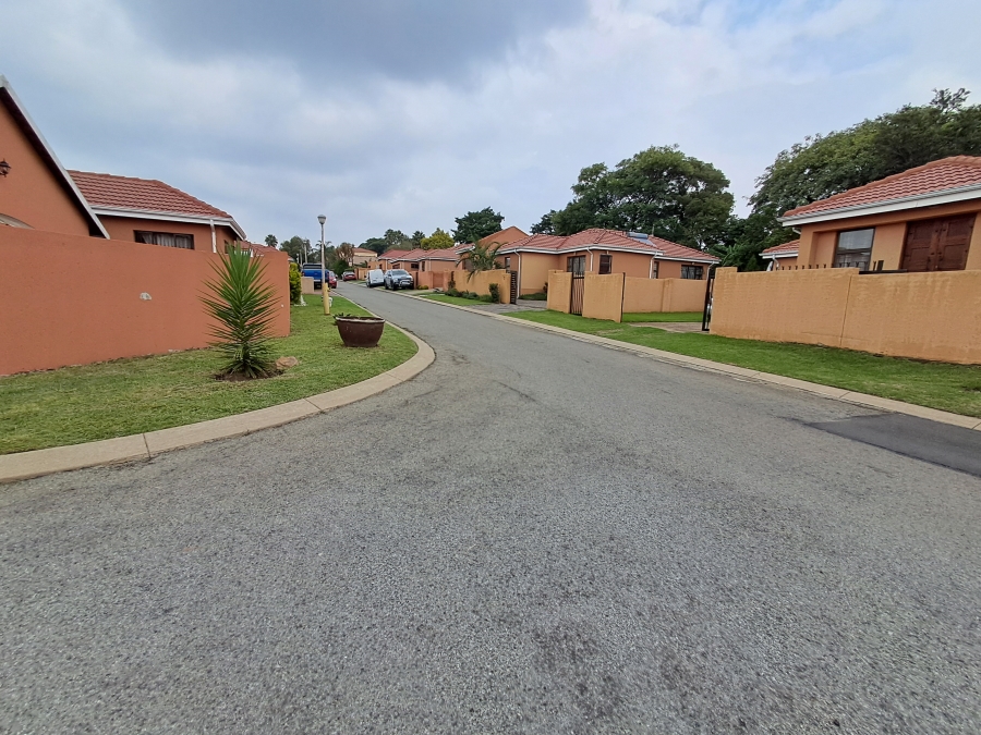 To Let 3 Bedroom Property for Rent in Noordwyk Gauteng