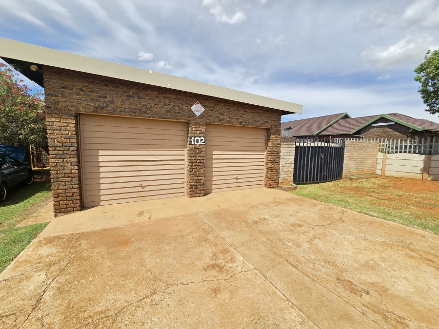 3 Bedroom Property for Sale in Carletonville Central Gauteng