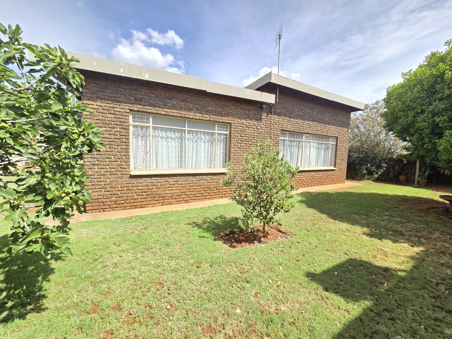 3 Bedroom Property for Sale in Carletonville Central Gauteng
