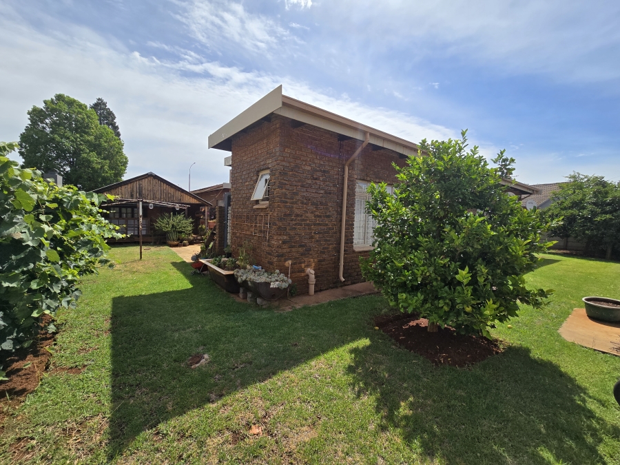 3 Bedroom Property for Sale in Carletonville Central Gauteng