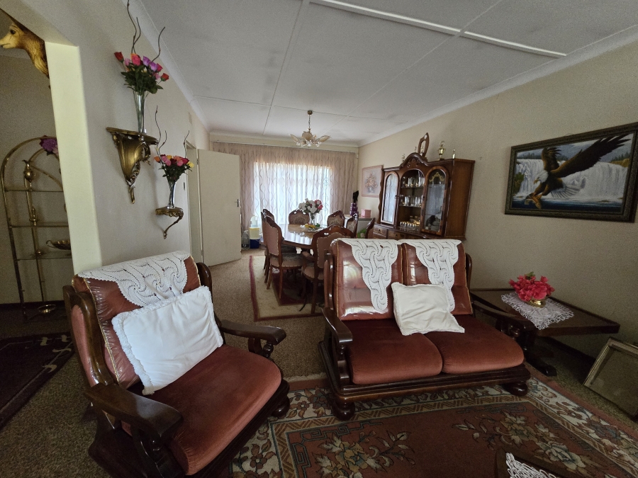 4 Bedroom Property for Sale in Oberholzer Gauteng