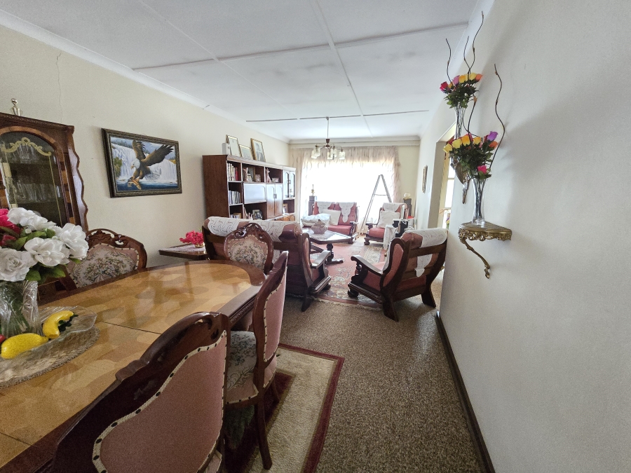 4 Bedroom Property for Sale in Oberholzer Gauteng
