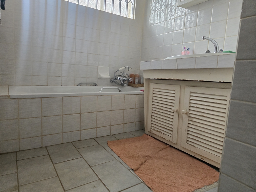 4 Bedroom Property for Sale in Oberholzer Gauteng