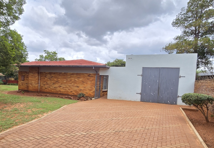 4 Bedroom Property for Sale in Oberholzer Gauteng