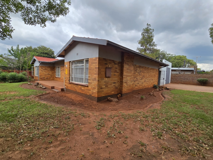4 Bedroom Property for Sale in Oberholzer Gauteng