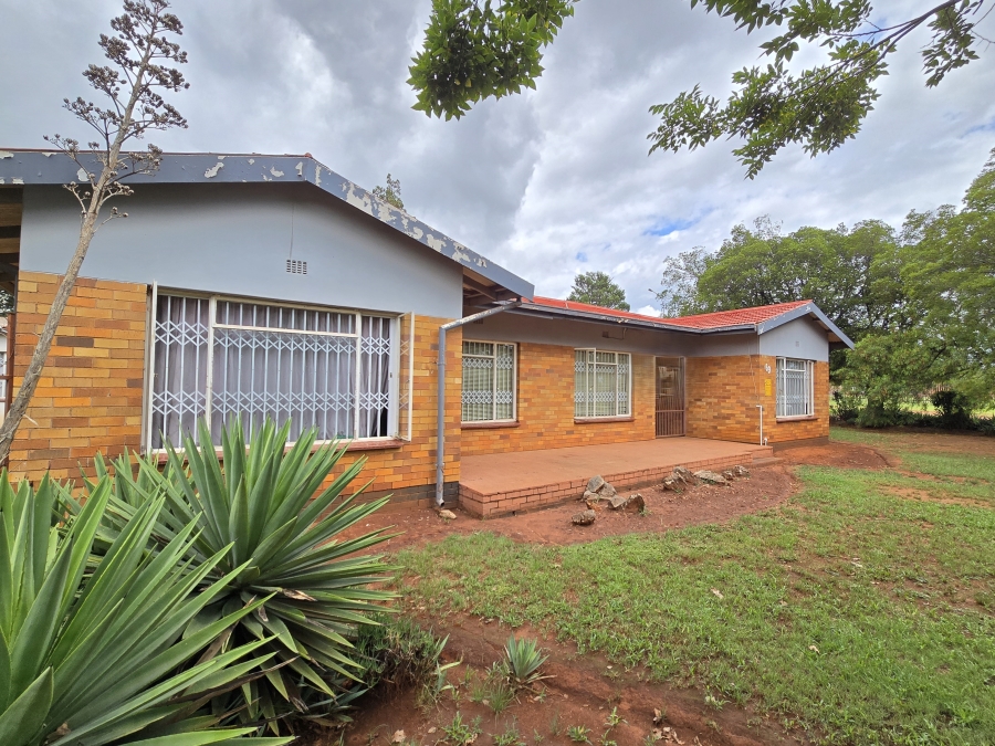 4 Bedroom Property for Sale in Oberholzer Gauteng