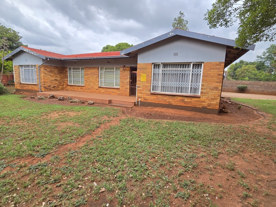 4 Bedroom Property for Sale in Oberholzer Gauteng