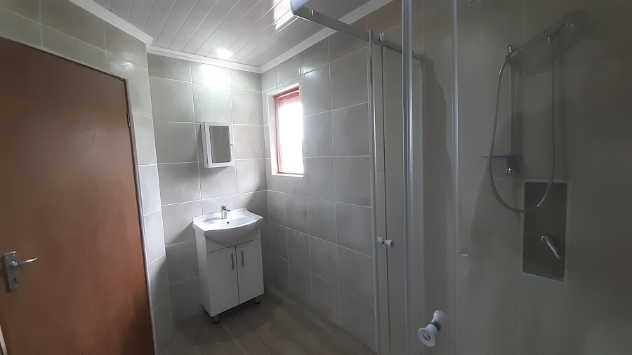 To Let 2 Bedroom Property for Rent in Mondeor Gauteng