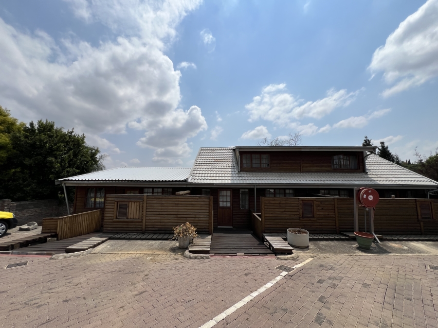 To Let 2 Bedroom Property for Rent in Mondeor Gauteng