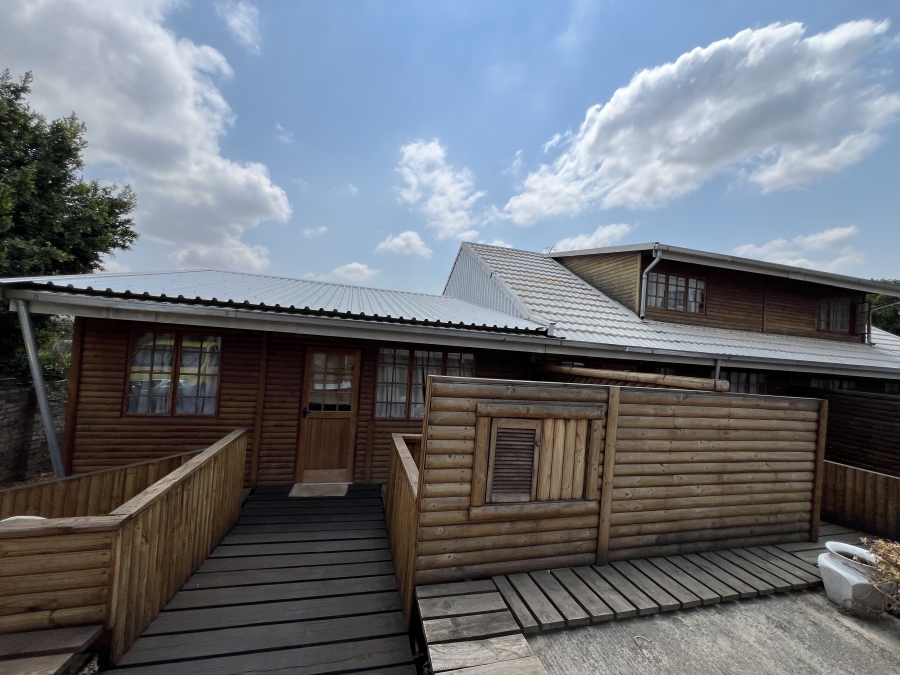 To Let 2 Bedroom Property for Rent in Mondeor Gauteng