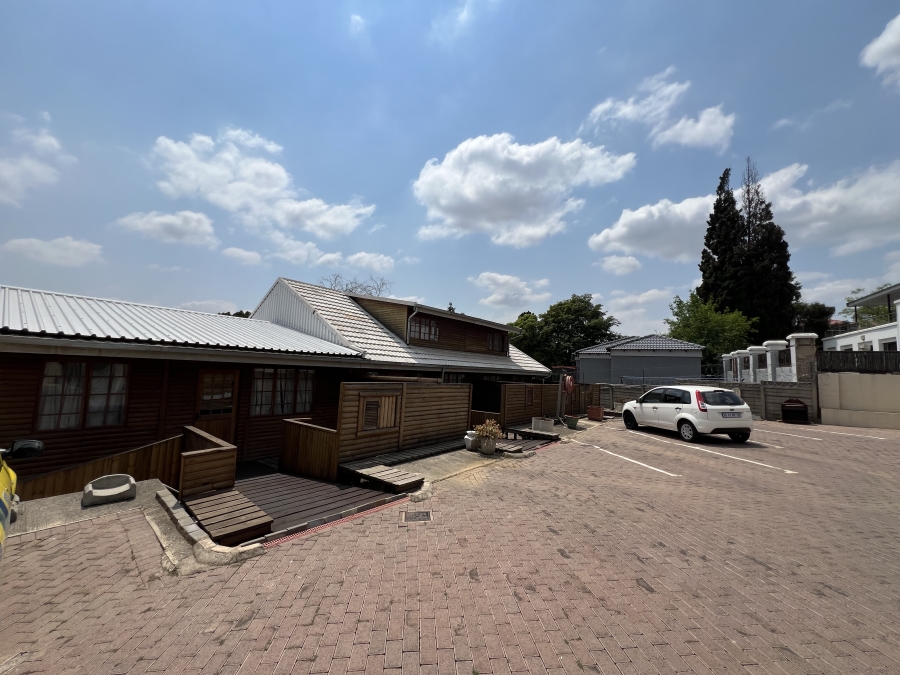 To Let 2 Bedroom Property for Rent in Mondeor Gauteng