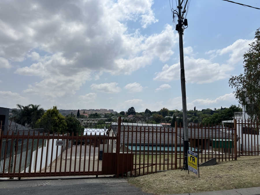 To Let 2 Bedroom Property for Rent in Mondeor Gauteng