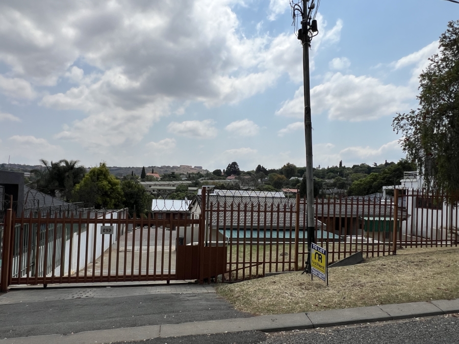 To Let 2 Bedroom Property for Rent in Mondeor Gauteng
