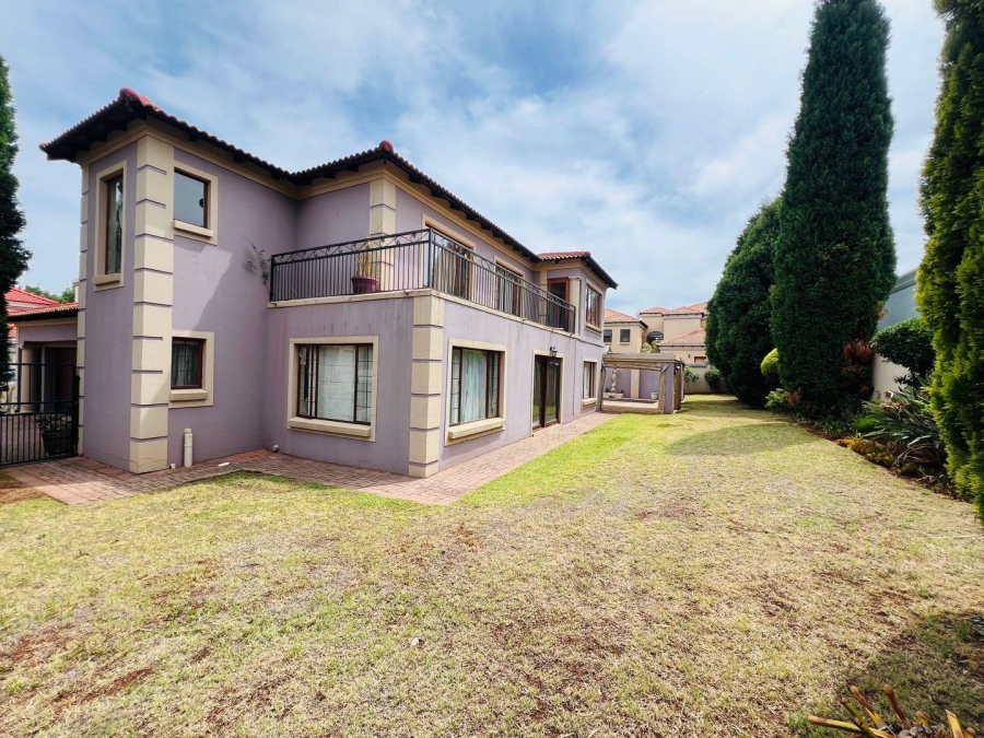 4 Bedroom Property for Sale in Ruimsig Country Estate Gauteng