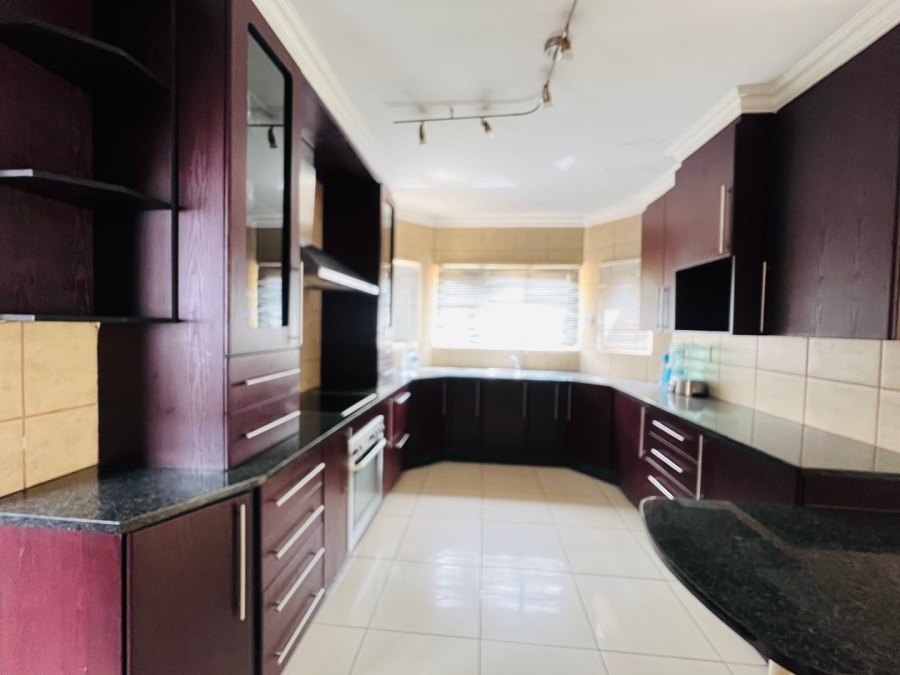 4 Bedroom Property for Sale in Ruimsig Country Estate Gauteng