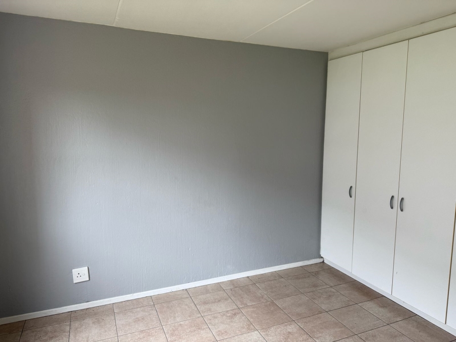 2 Bedroom Property for Sale in Vorna Valley Gauteng