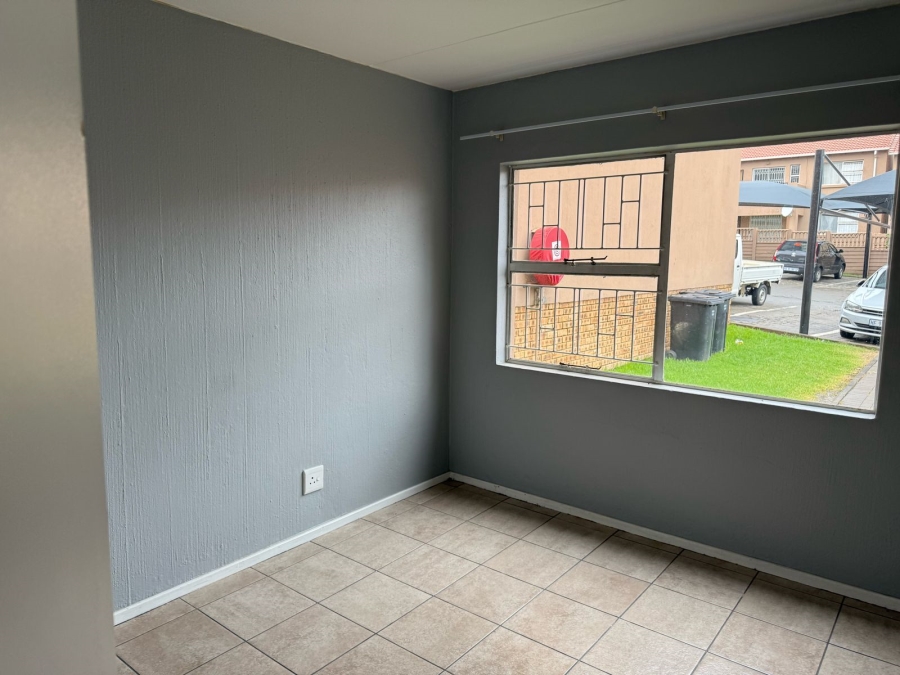 2 Bedroom Property for Sale in Vorna Valley Gauteng