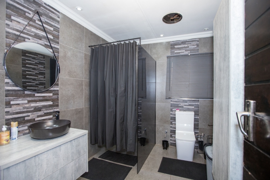 4 Bedroom Property for Sale in Lenasia South Gauteng