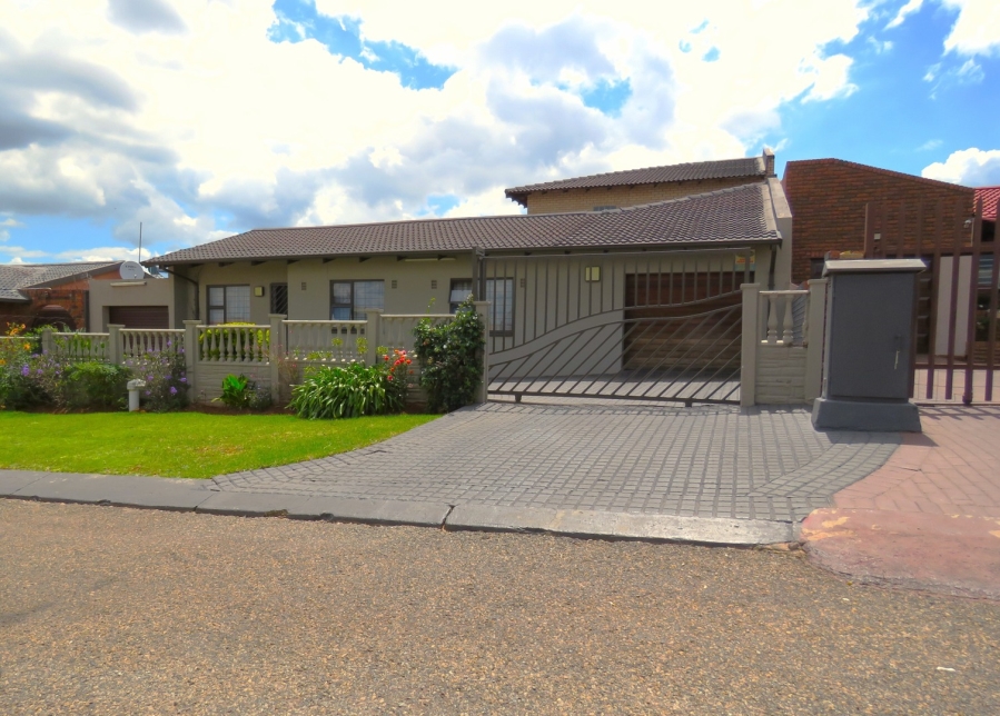 4 Bedroom Property for Sale in Lenasia South Gauteng