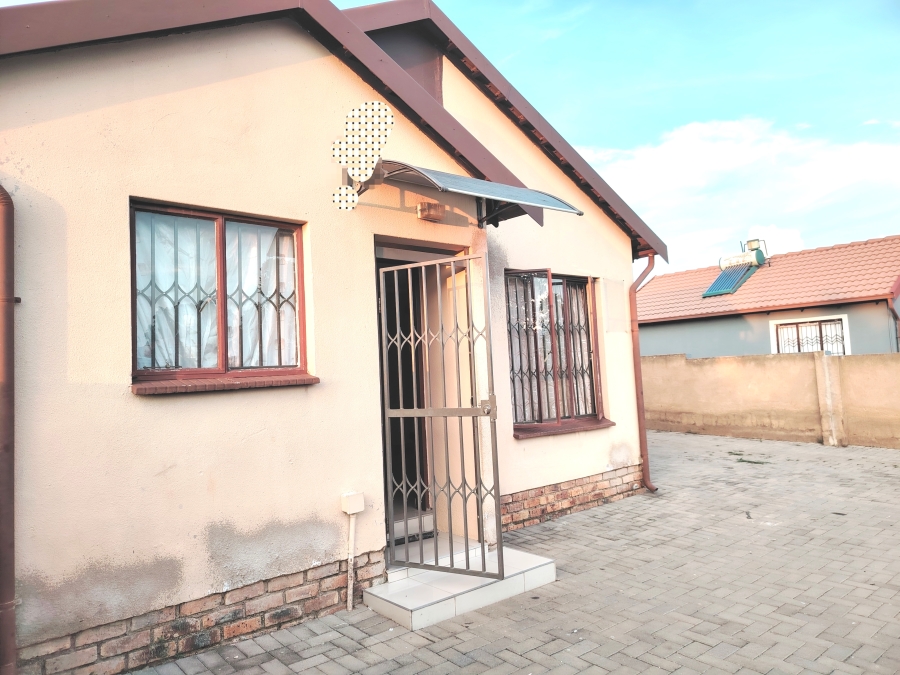 To Let 2 Bedroom Property for Rent in Elandspoort Gauteng