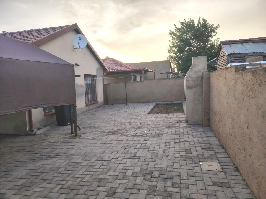 To Let 2 Bedroom Property for Rent in Elandspoort Gauteng