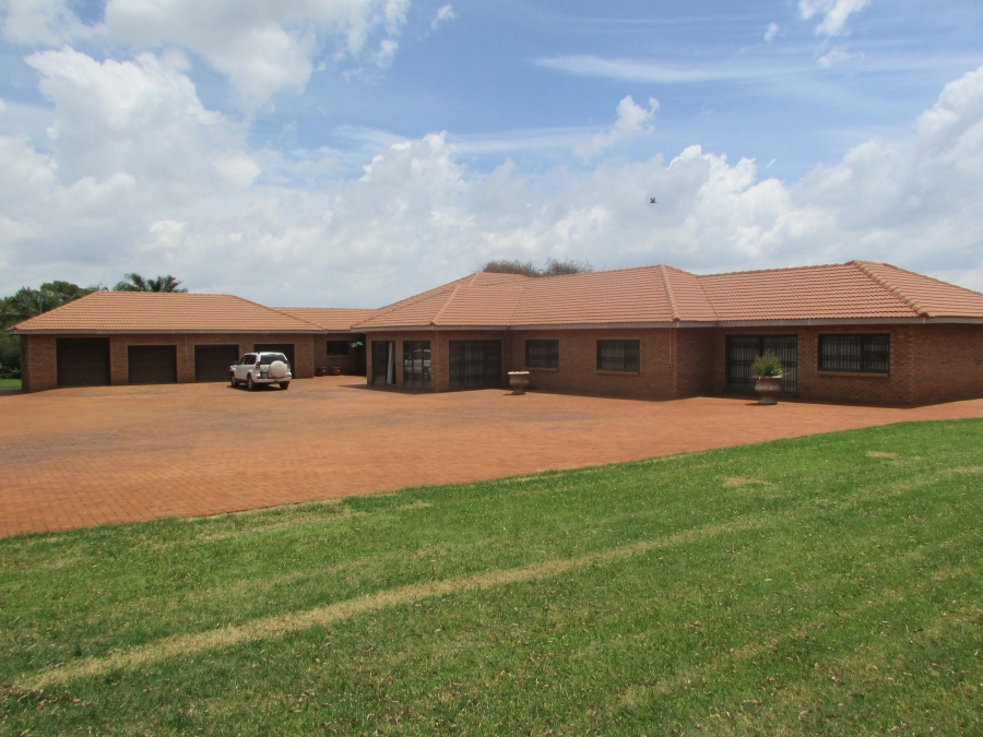 5 Bedroom Property for Sale in Vleikop A H Gauteng