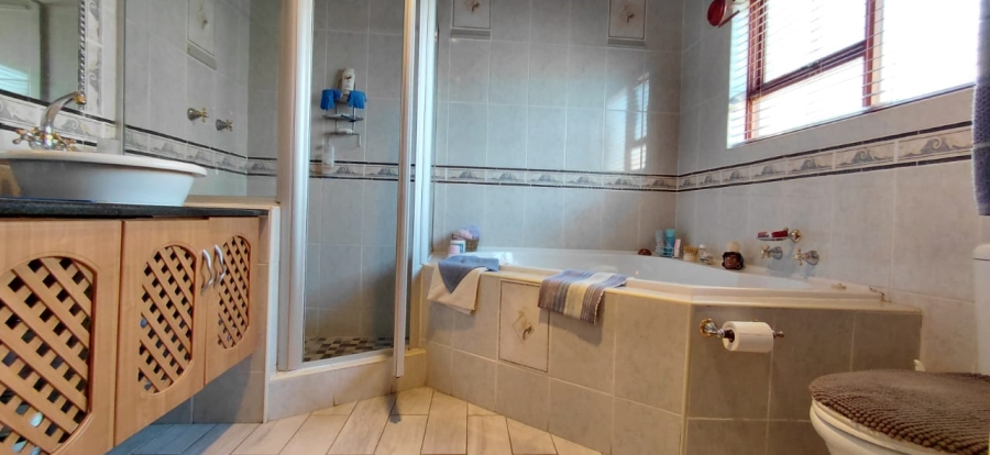 3 Bedroom Property for Sale in Dayanglen Gauteng