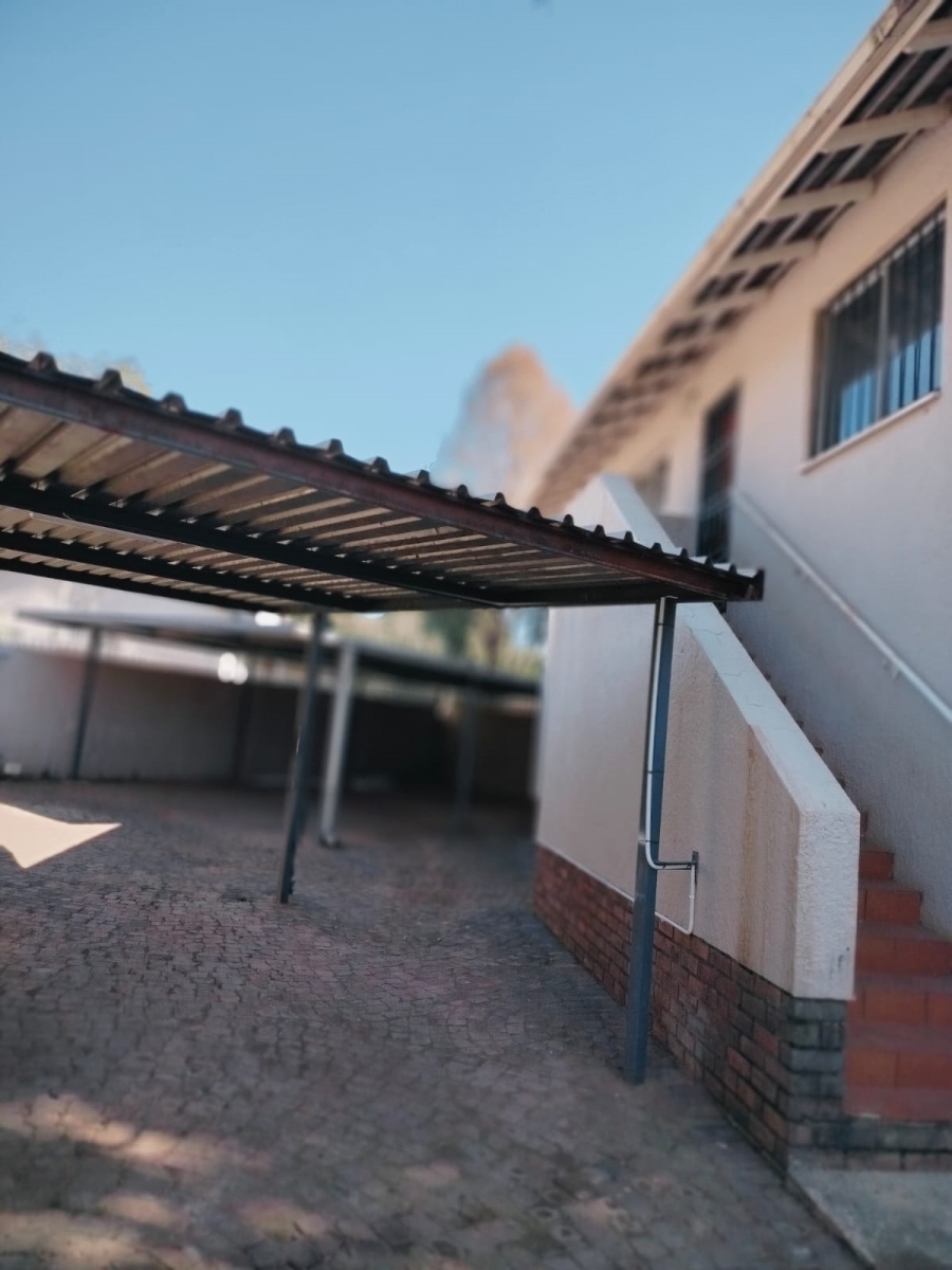 To Let 4 Bedroom Property for Rent in Fairland Gauteng