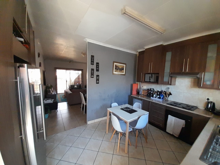 3 Bedroom Property for Sale in Mulbarton Gauteng