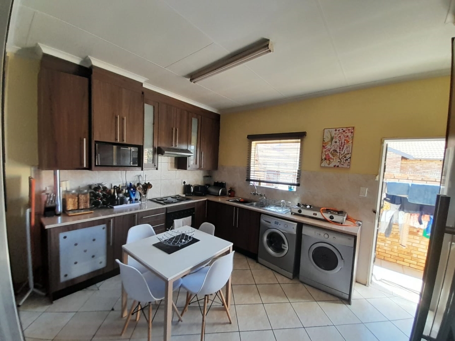 3 Bedroom Property for Sale in Mulbarton Gauteng