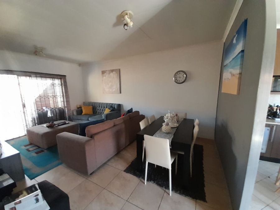 3 Bedroom Property for Sale in Mulbarton Gauteng