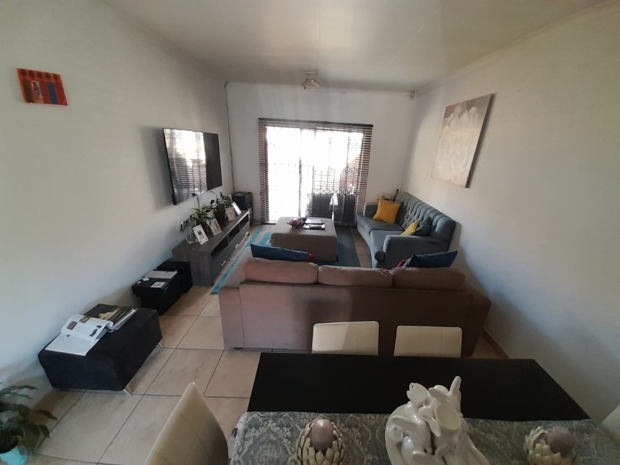 3 Bedroom Property for Sale in Mulbarton Gauteng