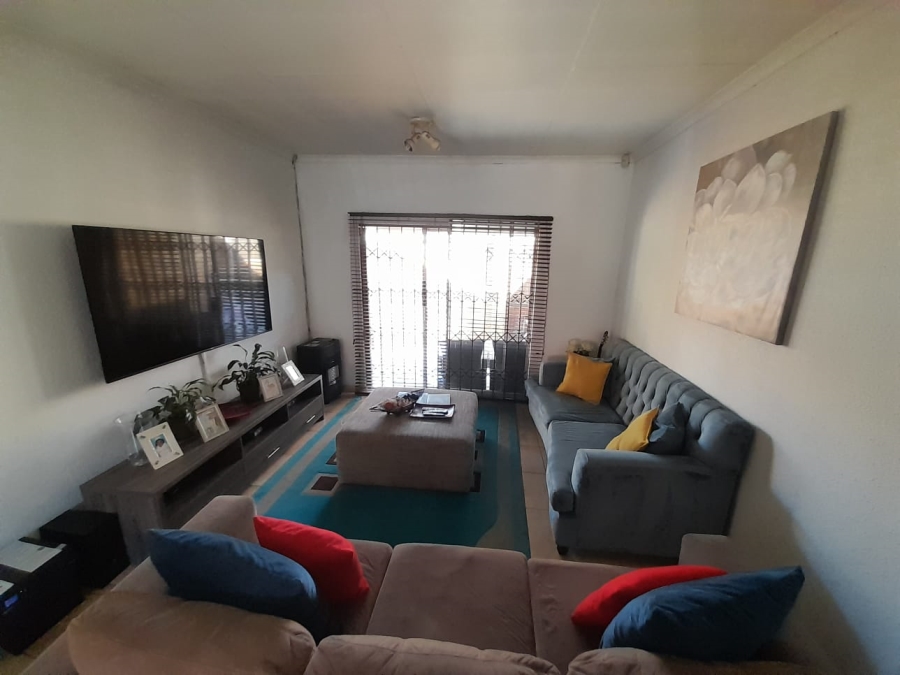 3 Bedroom Property for Sale in Mulbarton Gauteng