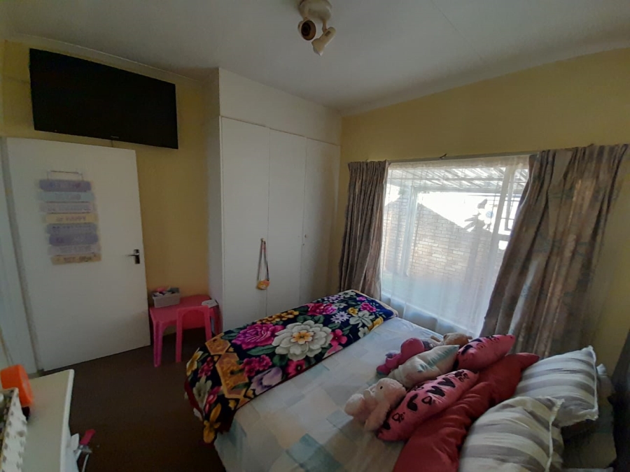 3 Bedroom Property for Sale in Mulbarton Gauteng