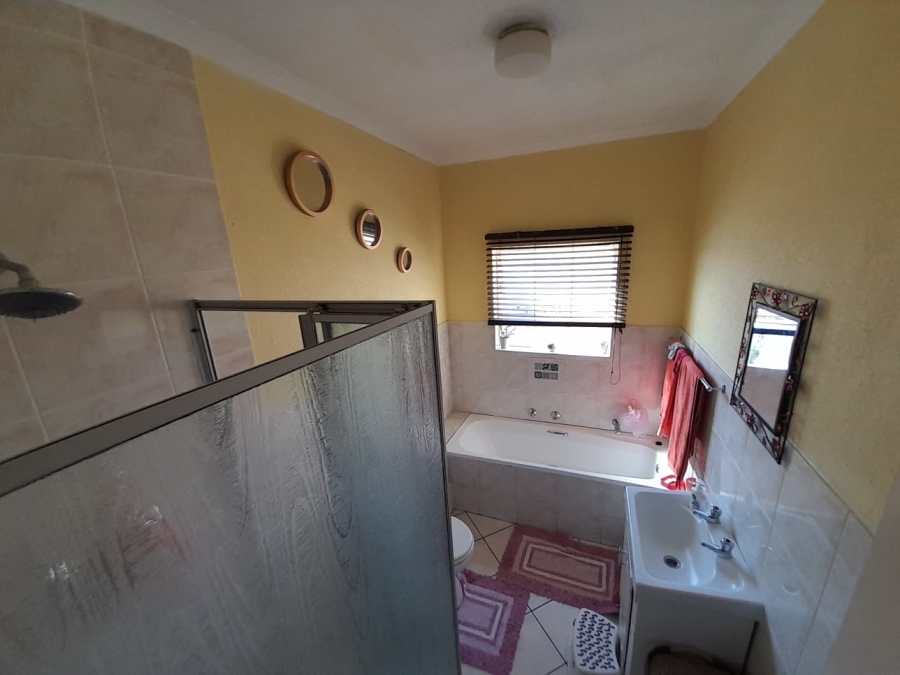 3 Bedroom Property for Sale in Mulbarton Gauteng