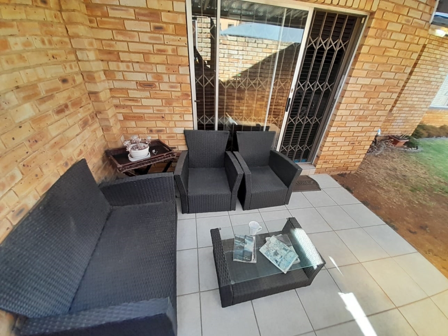 3 Bedroom Property for Sale in Mulbarton Gauteng