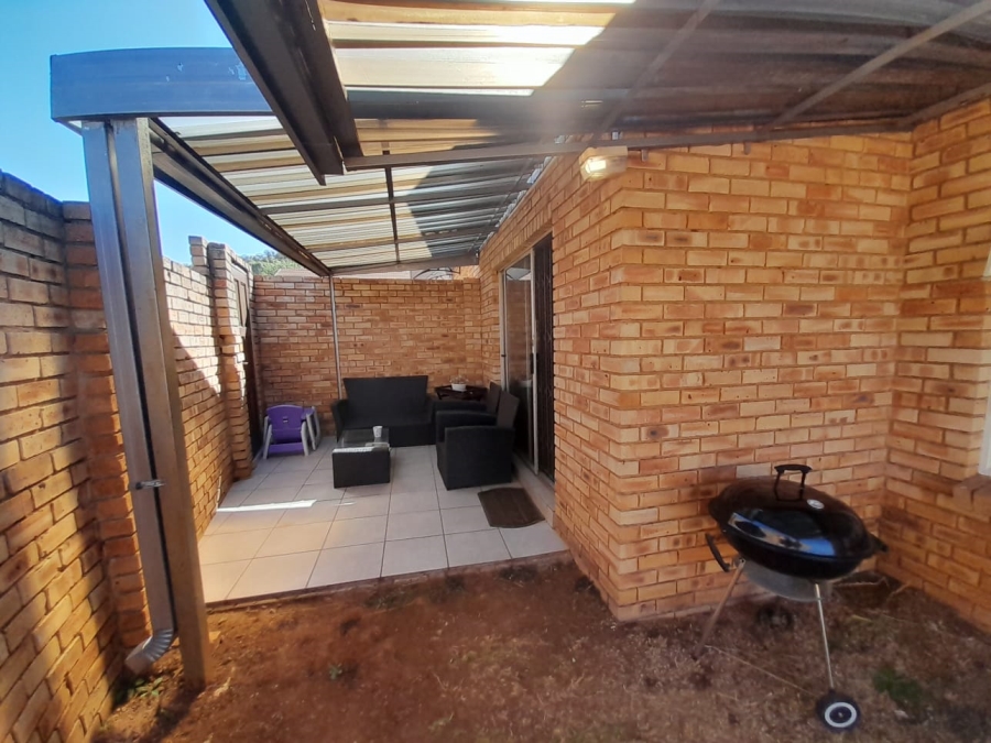3 Bedroom Property for Sale in Mulbarton Gauteng