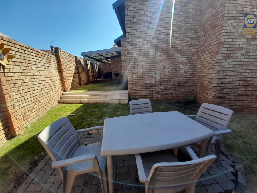 3 Bedroom Property for Sale in Mulbarton Gauteng