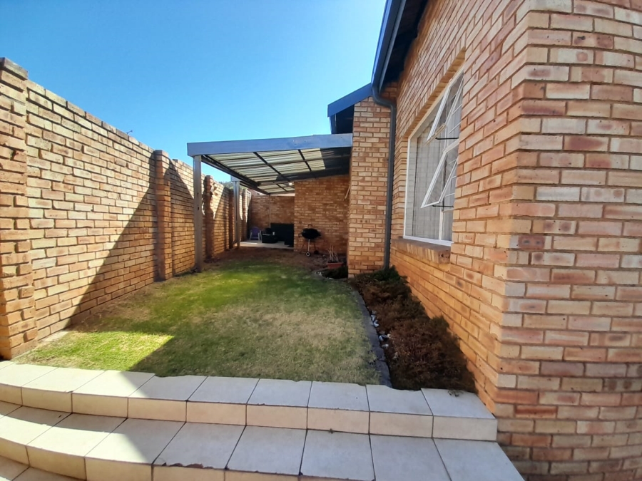 3 Bedroom Property for Sale in Mulbarton Gauteng