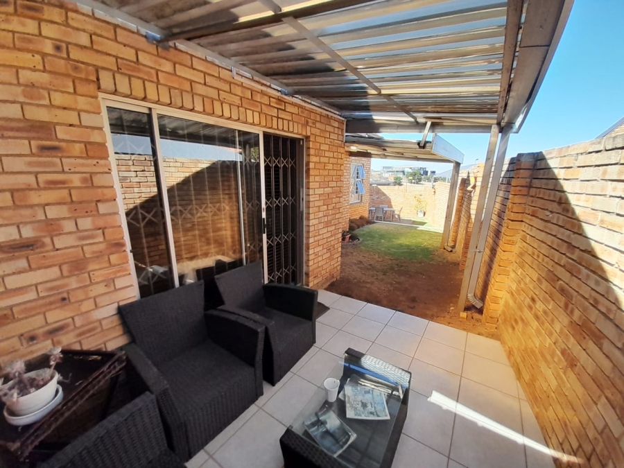 3 Bedroom Property for Sale in Mulbarton Gauteng