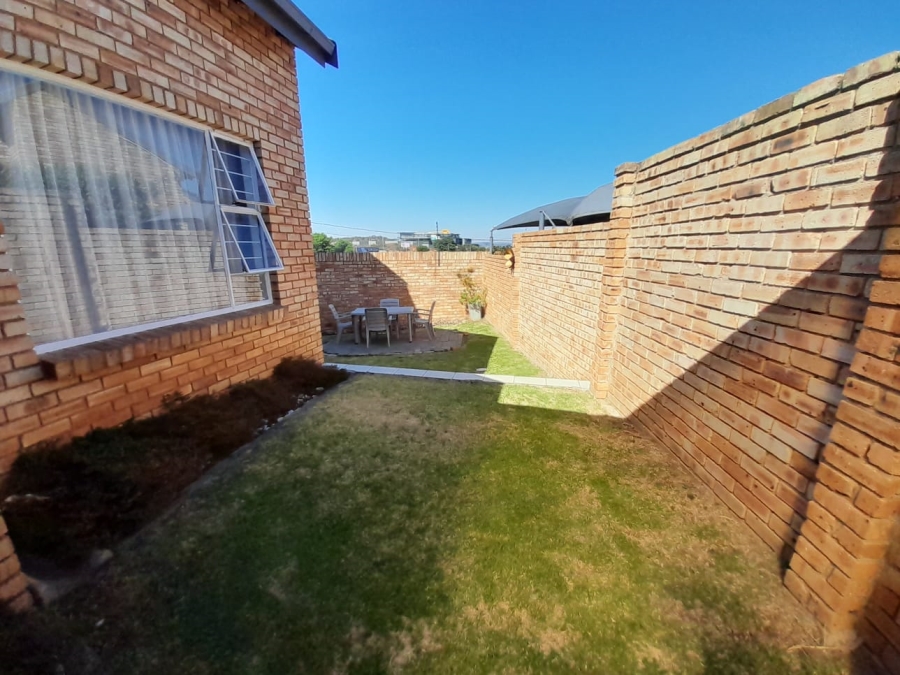 3 Bedroom Property for Sale in Mulbarton Gauteng