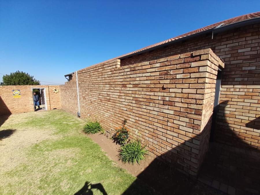 3 Bedroom Property for Sale in Mulbarton Gauteng
