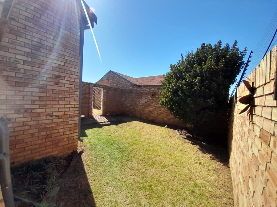 3 Bedroom Property for Sale in Mulbarton Gauteng